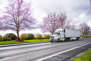 Truck Driving Safety Tips to Use in Windy Weather